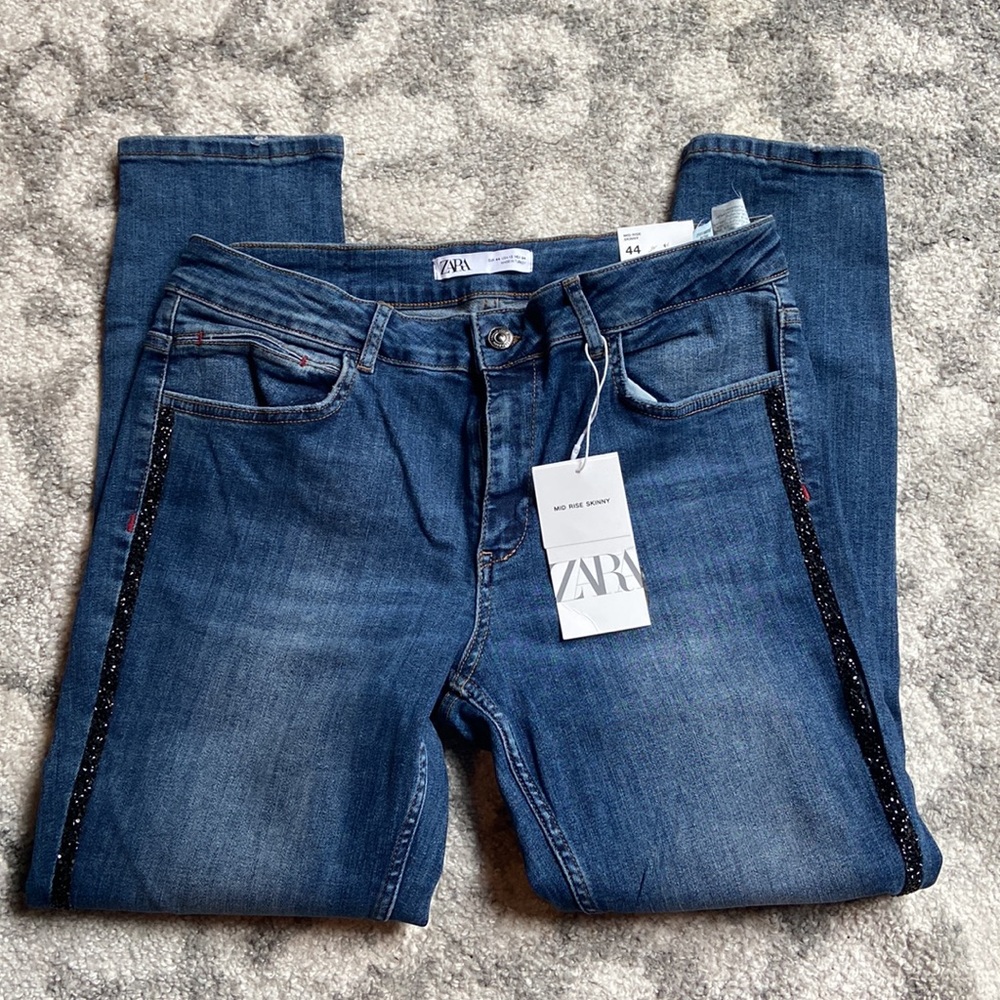 NWT Zara MID Rise Skinny jeans with black jewels Size 12 / 34